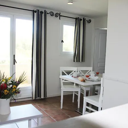Goelia Le Domaine De La Pinede 4*