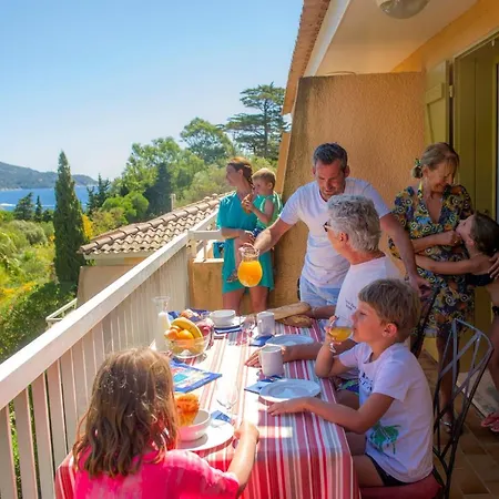 Goelia Le Domaine De La Pinede 3* 르 라방두